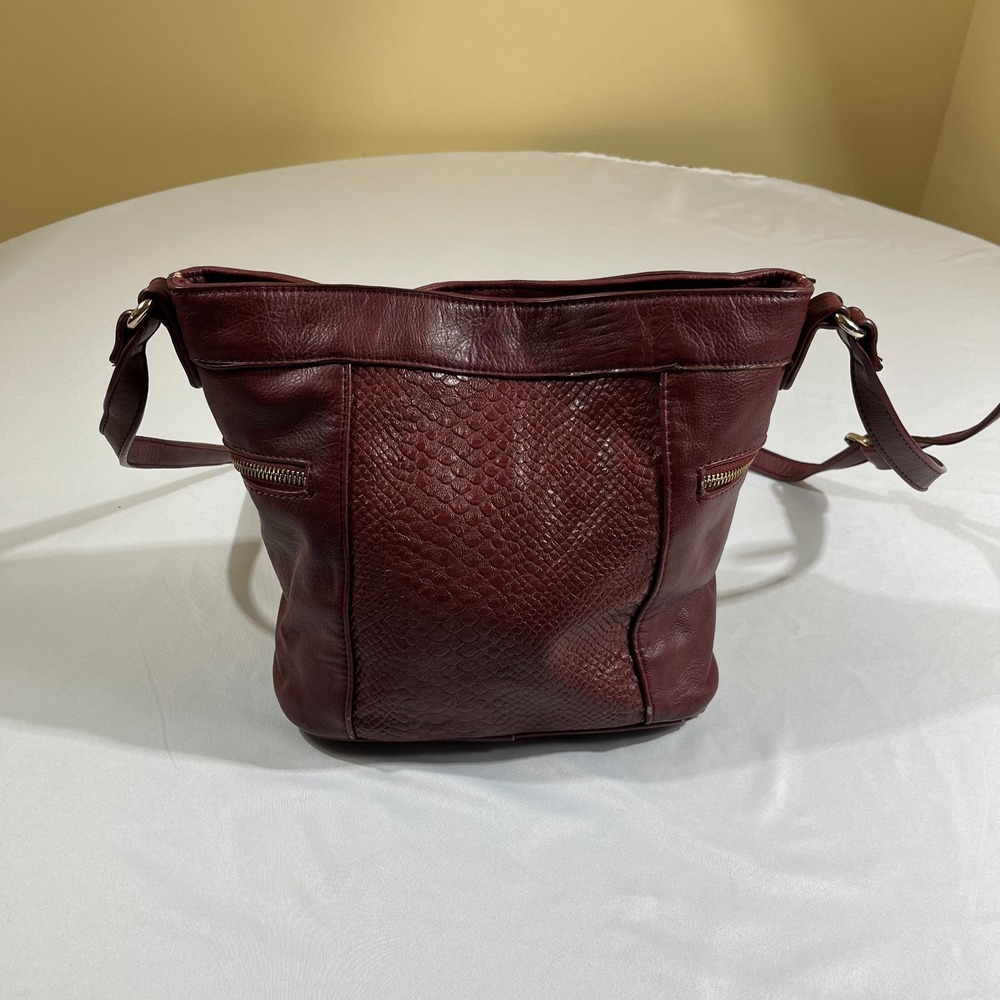 Burgundy Faux Leather Snake Skin Texture Crossbody Bag Purse Zipper Pocket